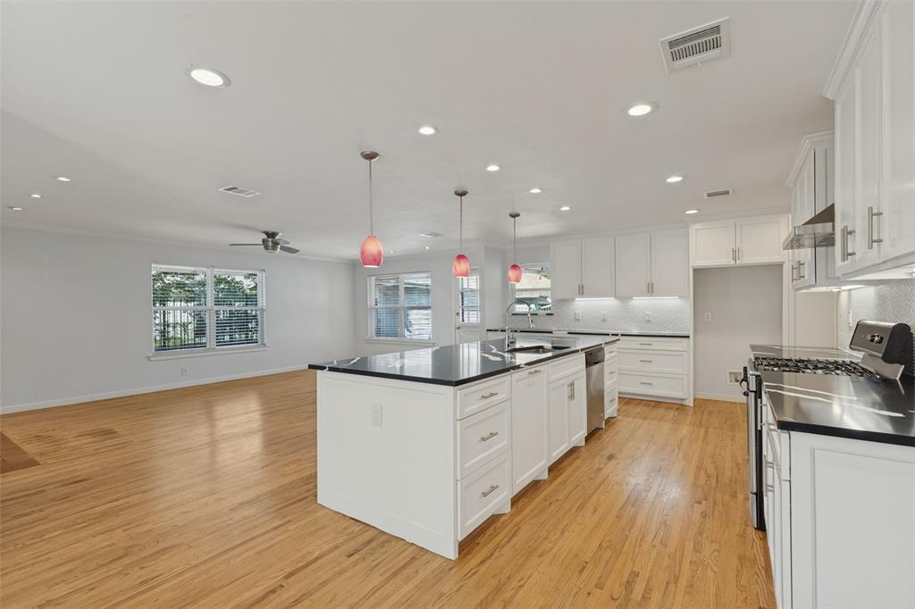 541 Woolsey Drive, Dallas, TX 75224