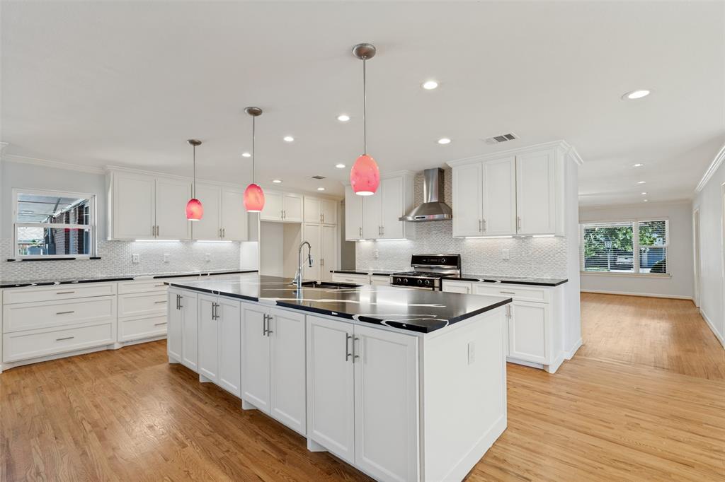 541 Woolsey Drive, Dallas, TX 75224