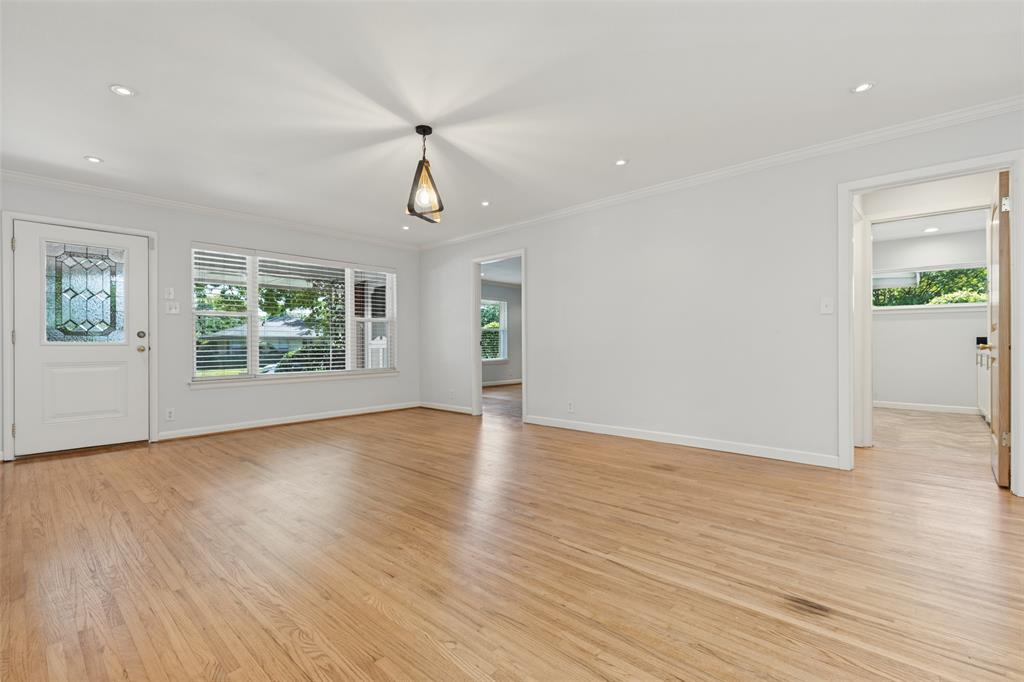 541 Woolsey Drive, Dallas, TX 75224