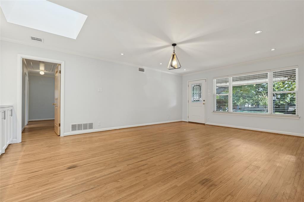 541 Woolsey Drive, Dallas, TX 75224