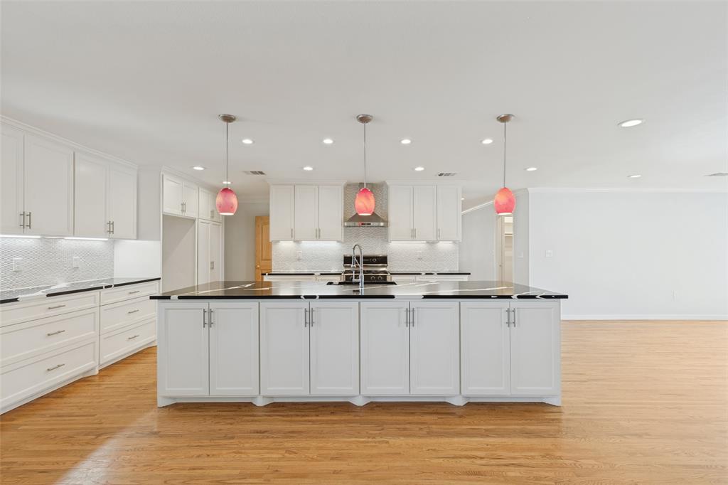 541 Woolsey Drive, Dallas, TX 75224