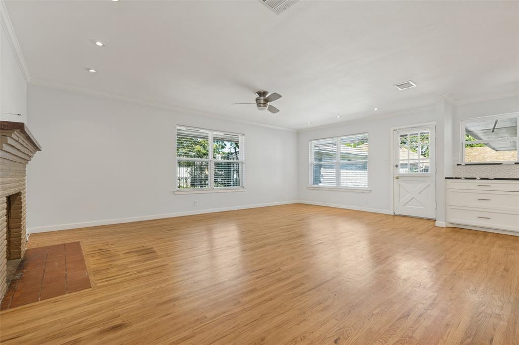 541 Woolsey Drive, Dallas, TX 75224