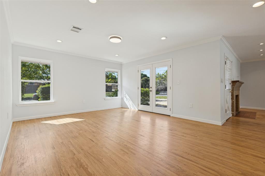 541 Woolsey Drive, Dallas, TX 75224