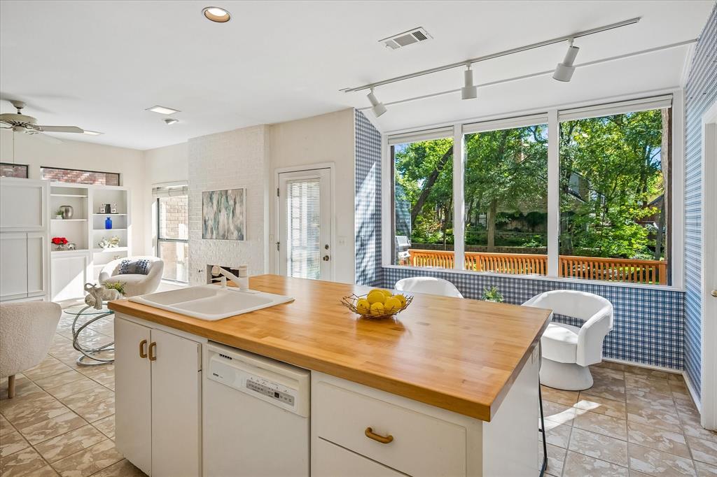 The kitchen provides a wonderful view of the creek lot backyard with large windows providing great natural light into the home.