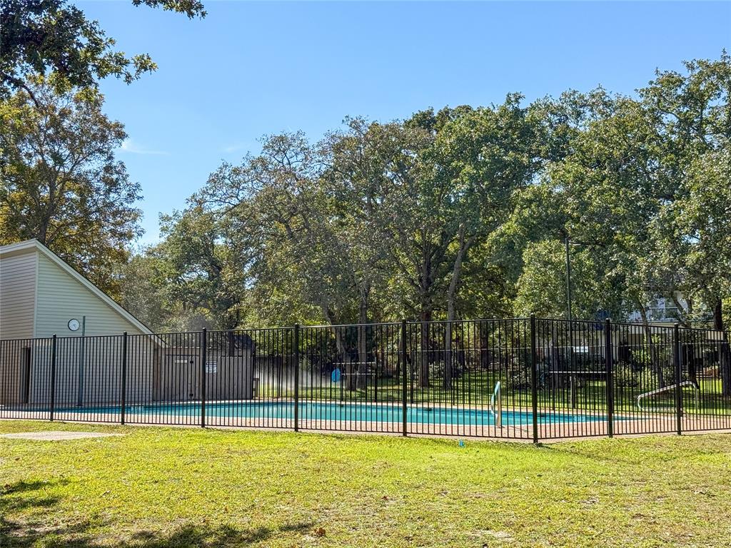 7386 Clint Ct, Athens, TX 75752