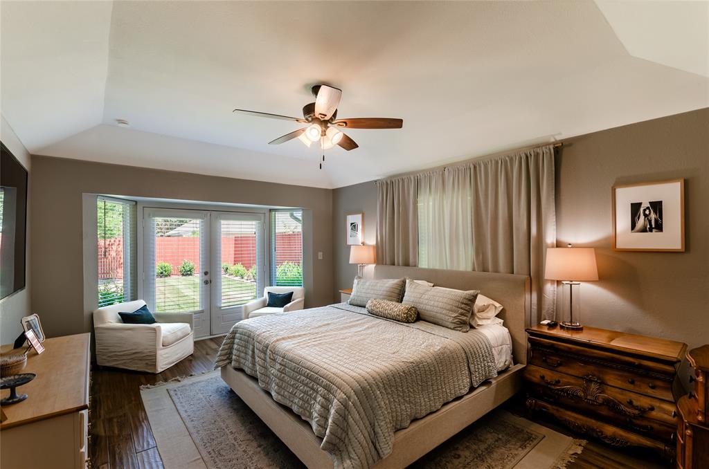 Tray ceiling with a ceiling fan