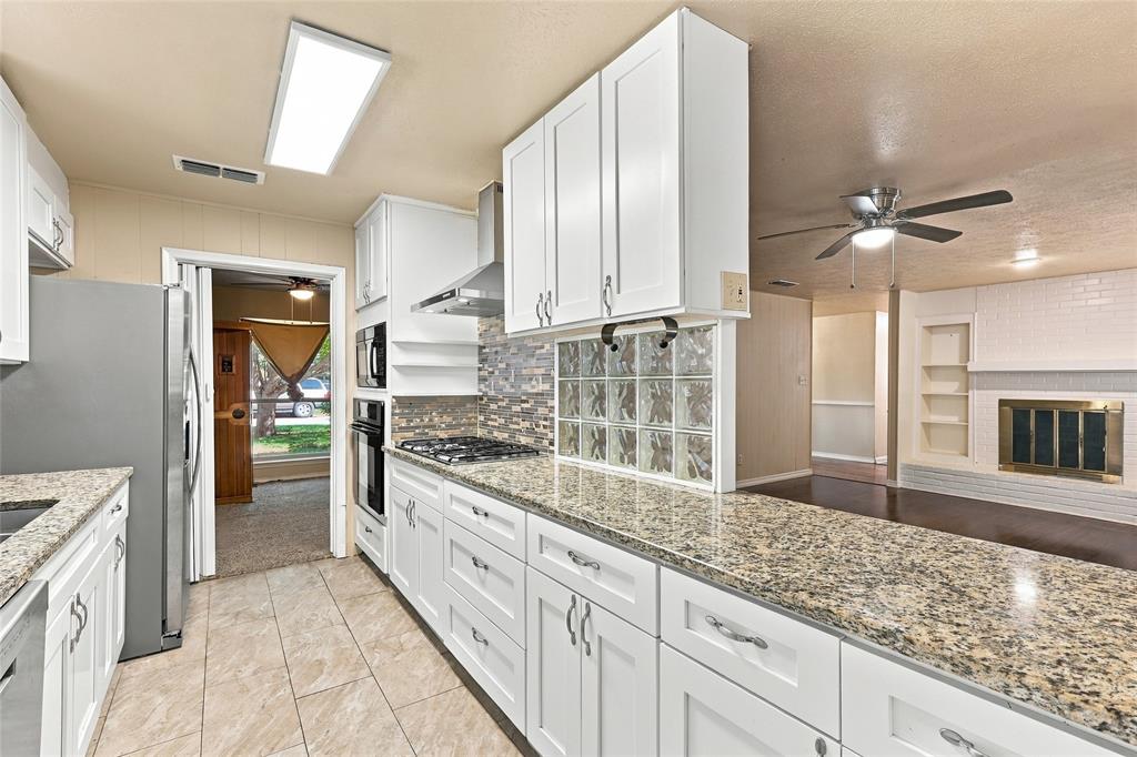 145 Hillside Lane, DeSoto, TX 75115