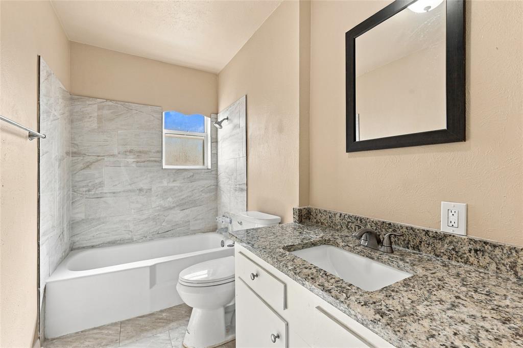 145 Hillside Lane, DeSoto, TX 75115