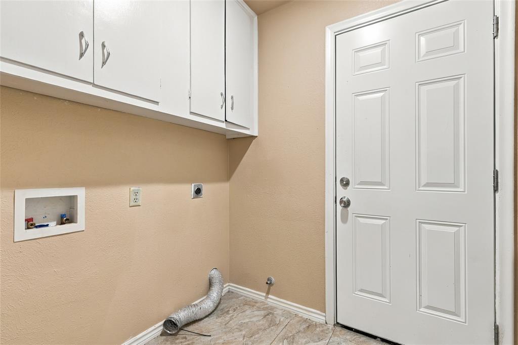 145 Hillside Lane, DeSoto, TX 75115