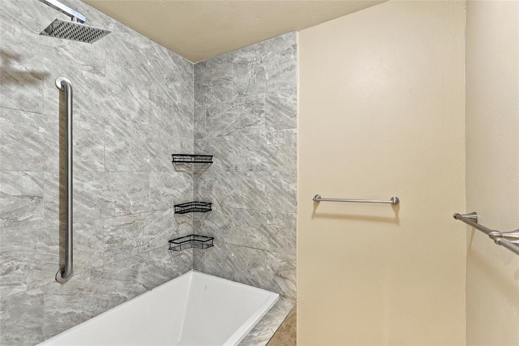 145 Hillside Lane, DeSoto, TX 75115