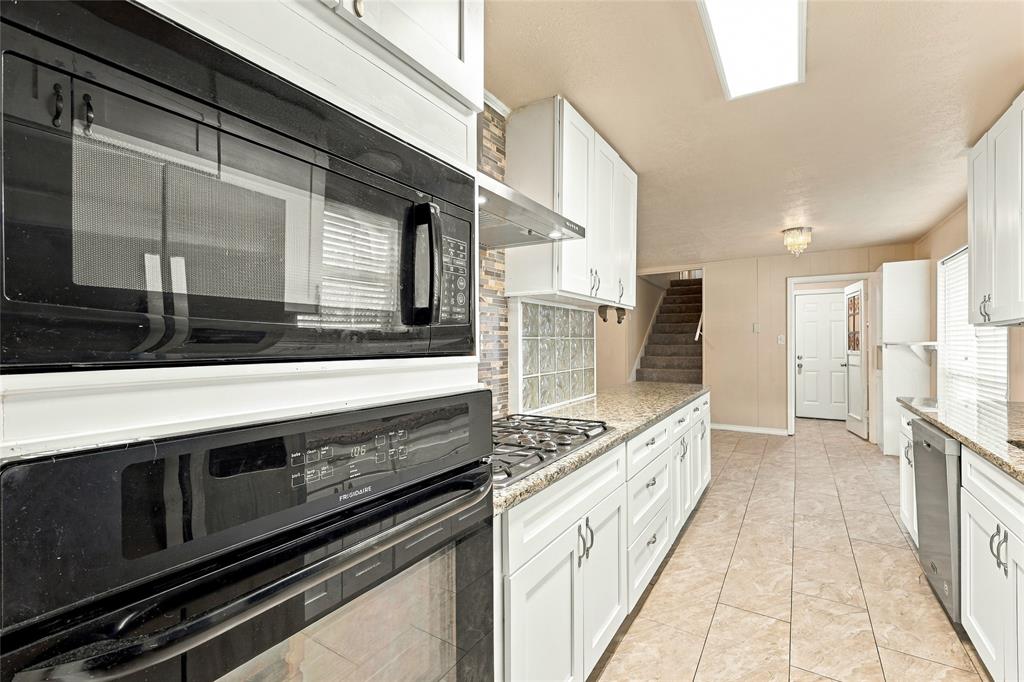 145 Hillside Lane, DeSoto, TX 75115