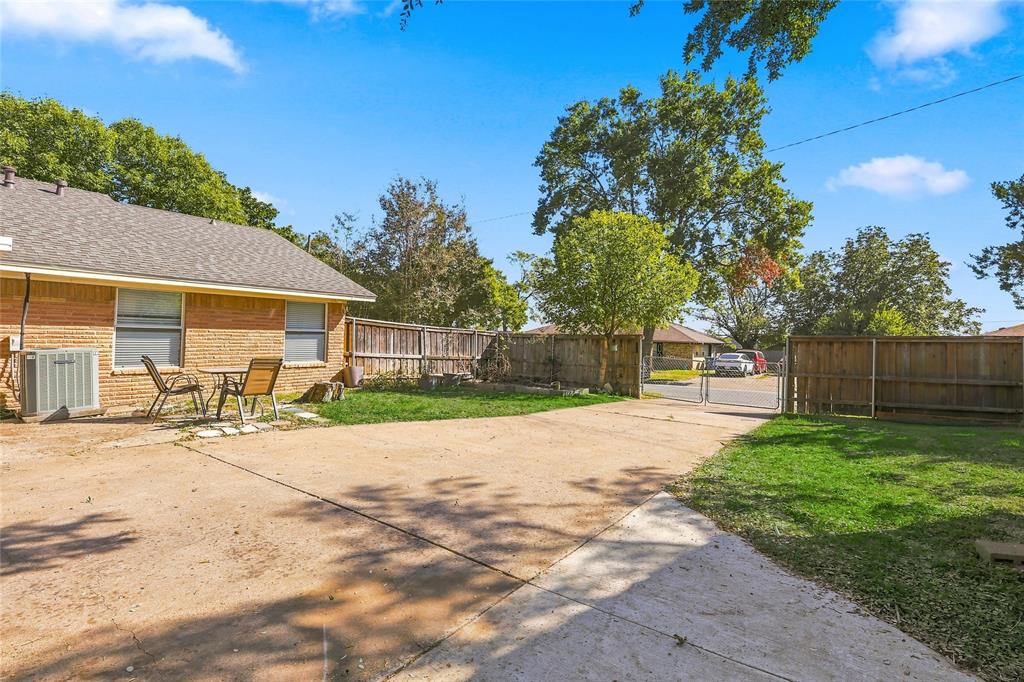145 Hillside Lane, DeSoto, TX 75115