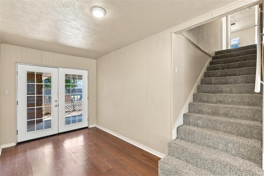 145 Hillside Lane, DeSoto, TX 75115