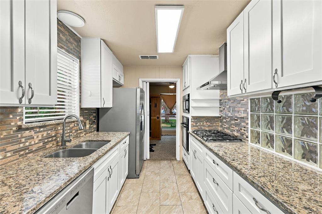 145 Hillside Lane, DeSoto, TX 75115