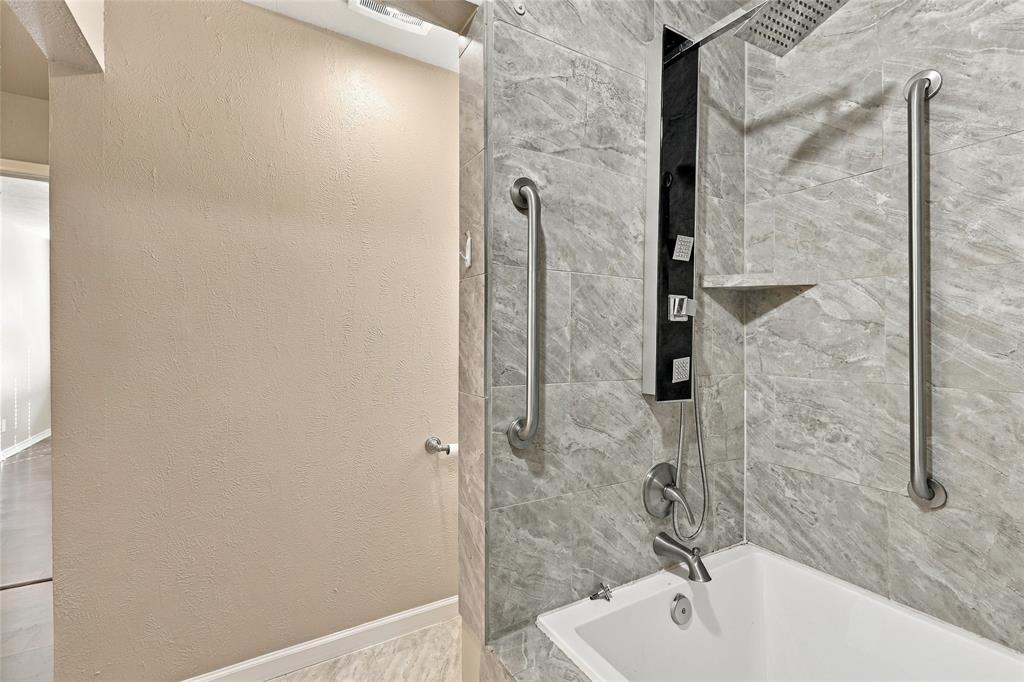 145 Hillside Lane, DeSoto, TX 75115
