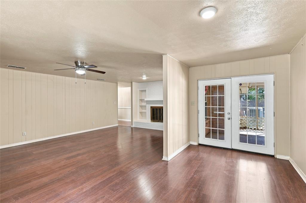 145 Hillside Lane, DeSoto, TX 75115