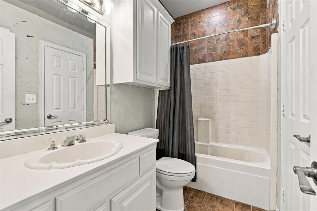 806 Oak Drive, Ennis, TX 75119
