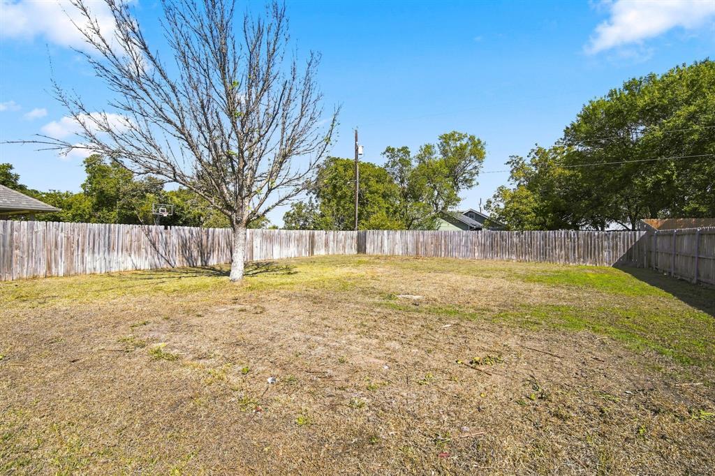 806 Oak Drive, Ennis, TX 75119