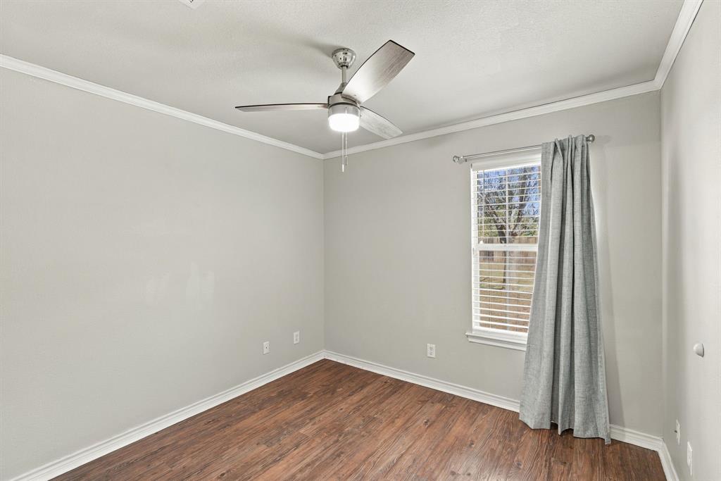 806 Oak Drive, Ennis, TX 75119