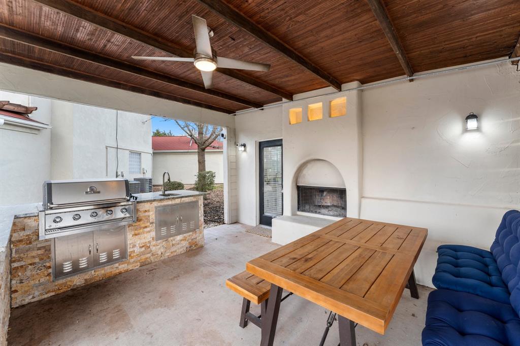 Outdoor Kitchen