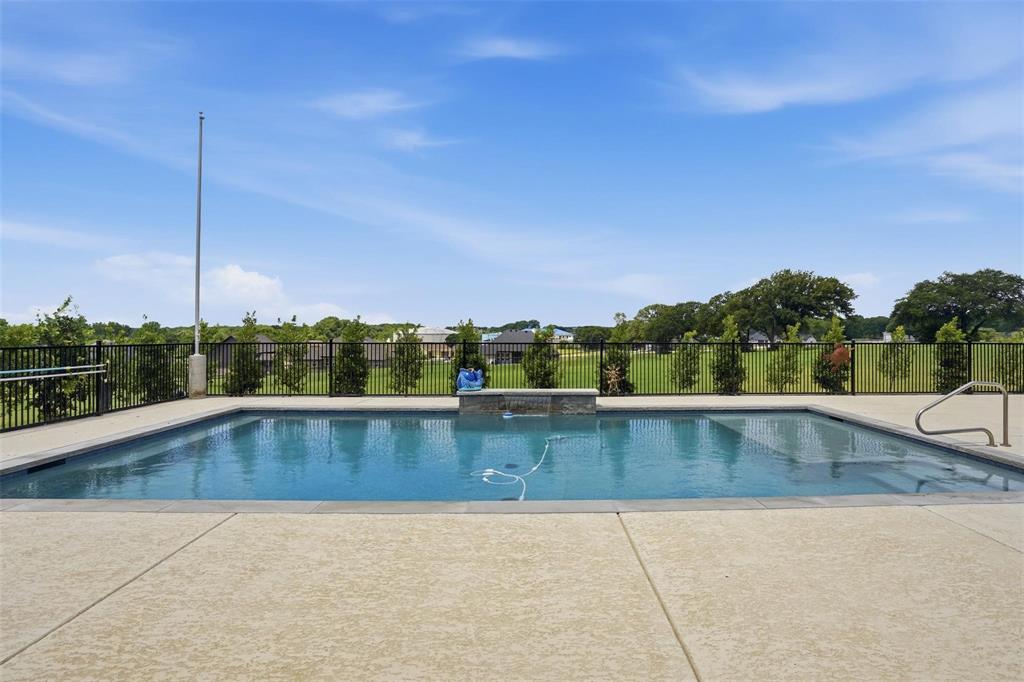 716 Coastal Meadows Court, Granbury, TX 76049