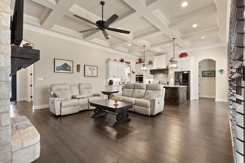 716 Coastal Meadows Court, Granbury, TX 76049
