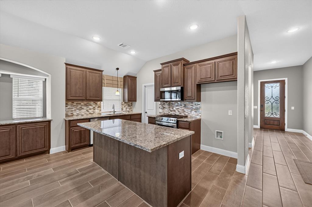 1941 Silverleaf Drive, Glenn Heights, TX 75154