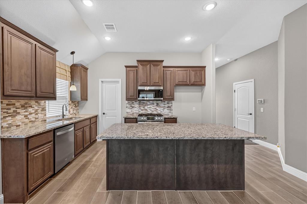 1941 Silverleaf Drive, Glenn Heights, TX 75154