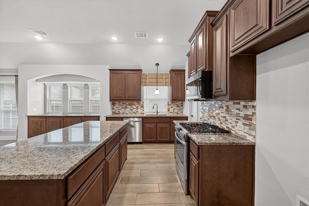 1941 Silverleaf Drive, Glenn Heights, TX 75154