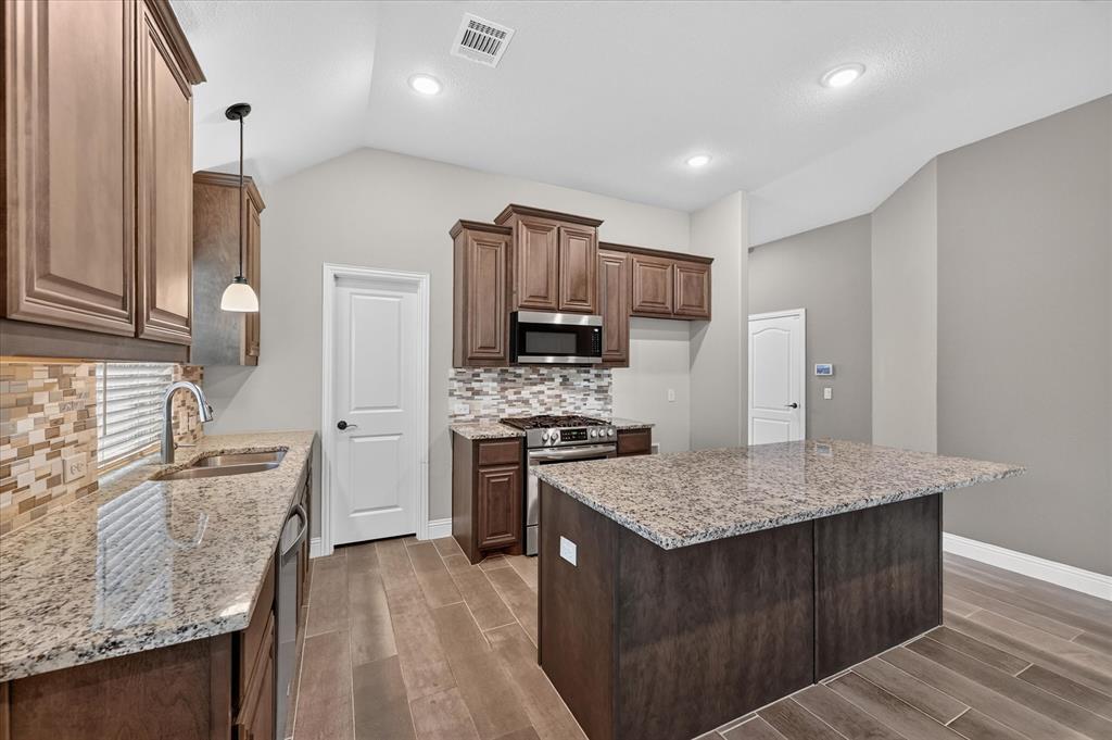 1941 Silverleaf Drive, Glenn Heights, TX 75154