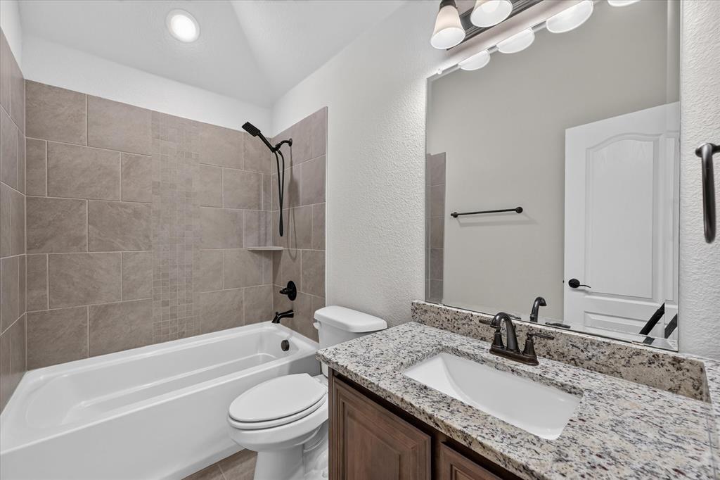 1941 Silverleaf Drive, Glenn Heights, TX 75154