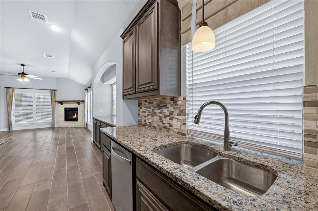 1941 Silverleaf Drive, Glenn Heights, TX 75154