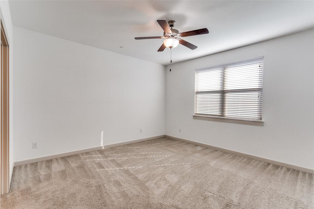 Nice sized primary bedroom