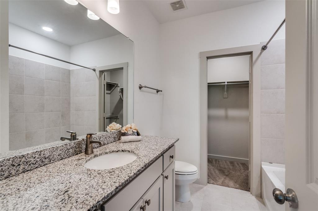 Beautiful luxury second bathroom