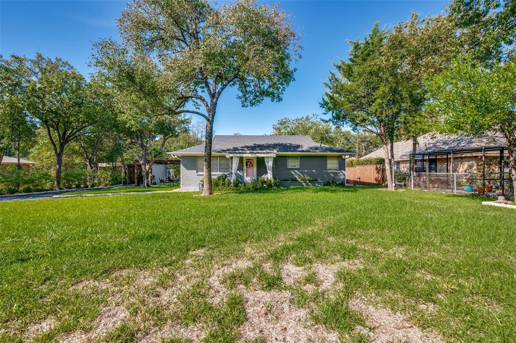 Welcome home! 5307 Moneta Ln in Dallas is tucked nicely back from the road behind an electronic gate. Welcome home! 5307 Moneta Ln in Dallas is tucked nicely back from the road behind an electronic gate.