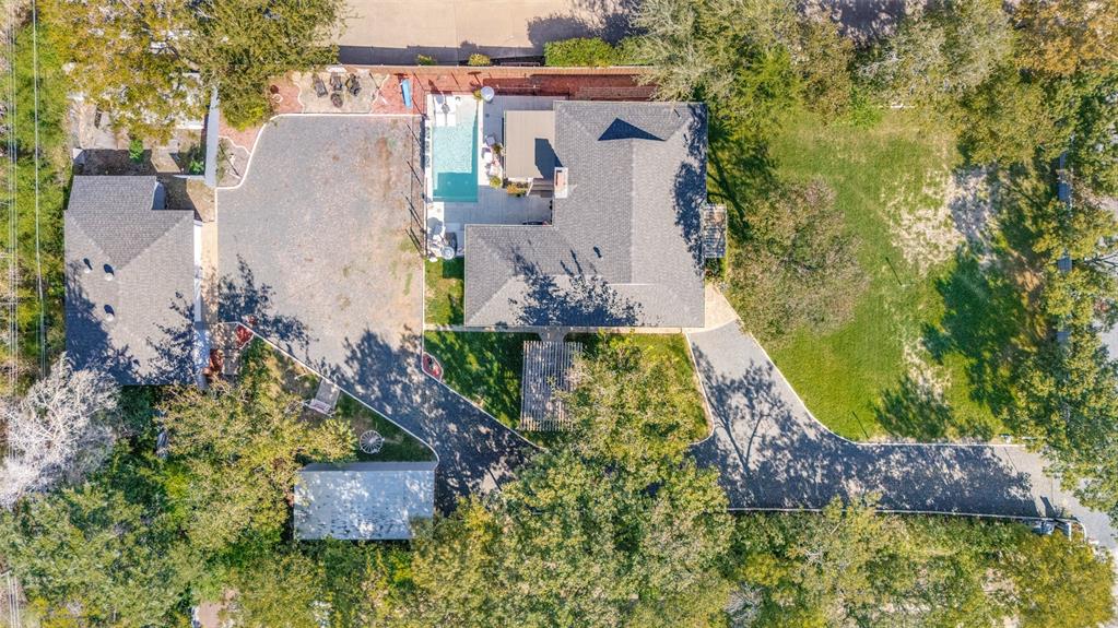 This is a unique property that would be great for someone with multiple vehicles or oversized vehicles, or someone with the need for an office or workshop on site.