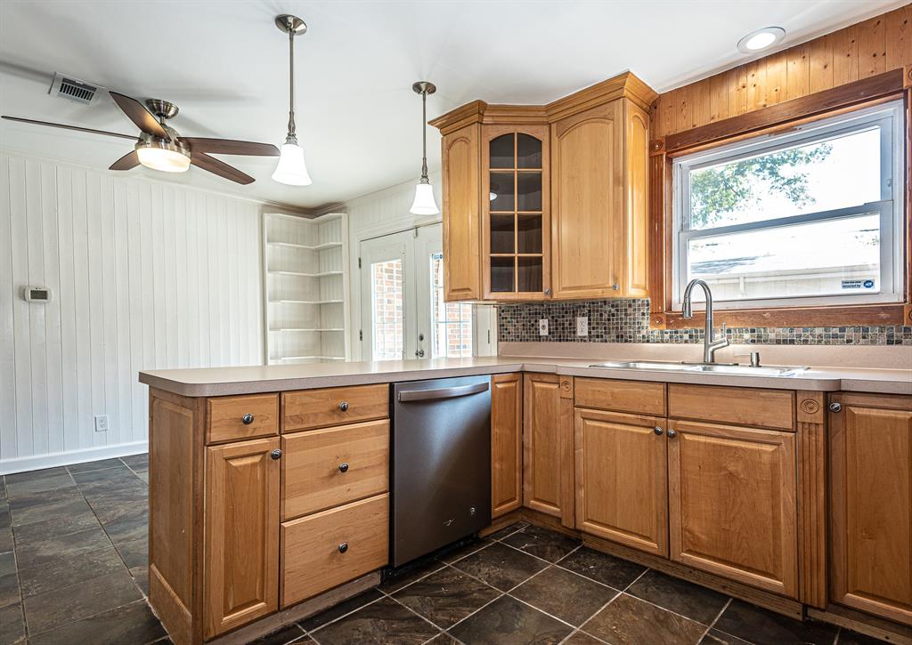 3074 Valwood Parkway, Farmers Branch, TX 75234
