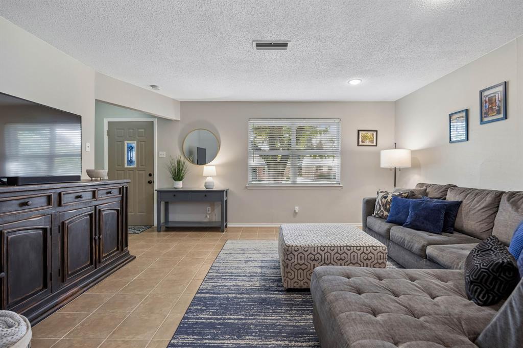 10621 Mapleridge Drive, Dallas, TX 75238 10621 Mapleridge Drive, Dallas, TX 75238
