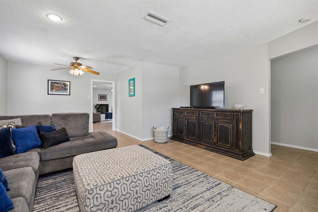 10621 Mapleridge Drive, Dallas, TX 75238 10621 Mapleridge Drive, Dallas, TX 75238