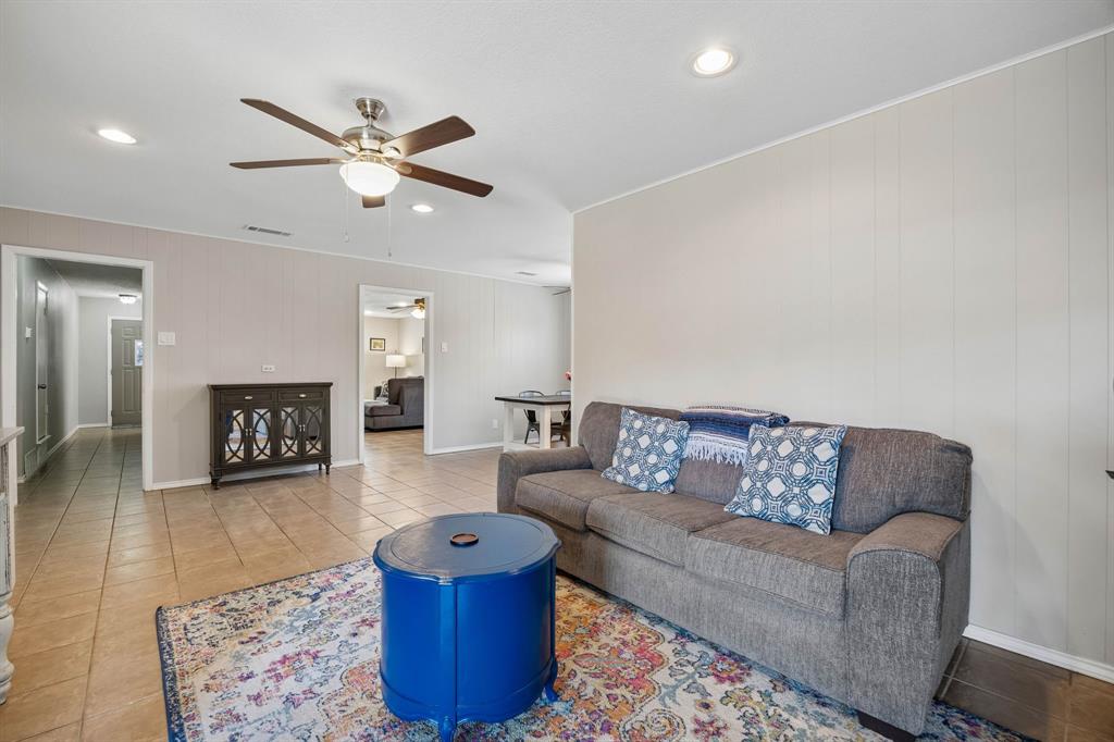 10621 Mapleridge Drive, Dallas, TX 75238 10621 Mapleridge Drive, Dallas, TX 75238