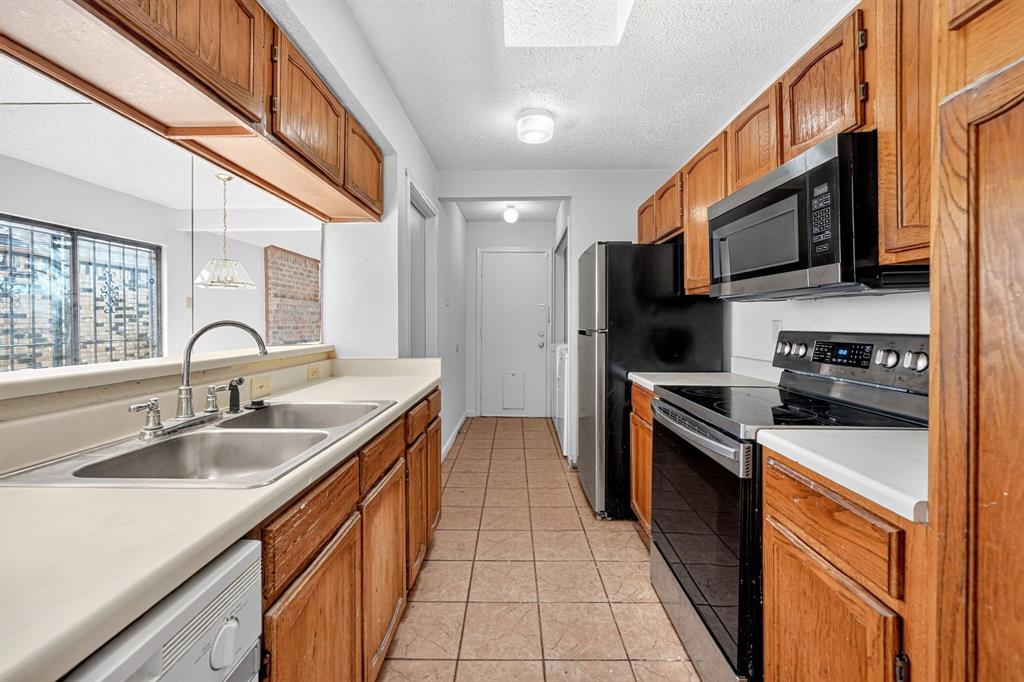1413 Natchez Trace, Mesquite, TX 75149