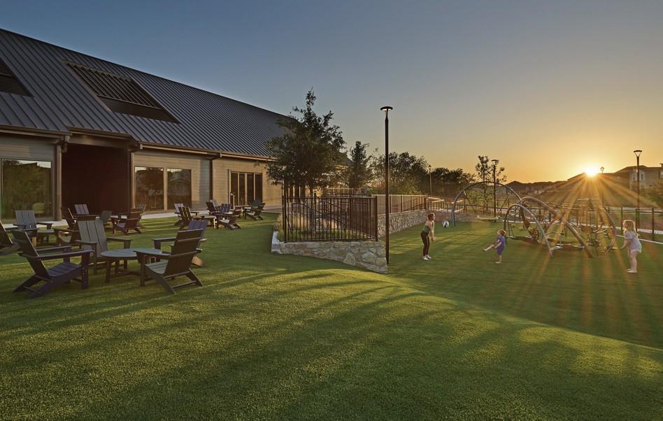 View of grassy yard