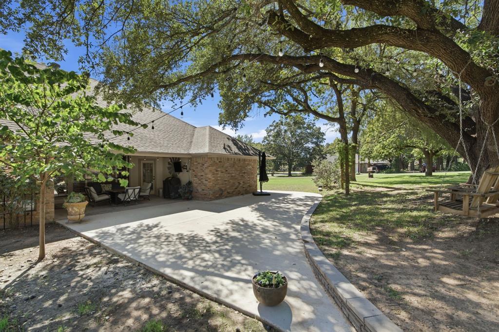 404 Aqua Vista Drive, Granbury, TX 76049