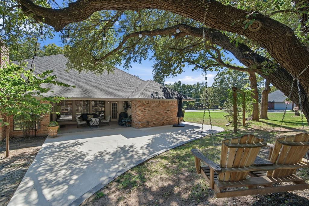 404 Aqua Vista Drive, Granbury, TX 76049