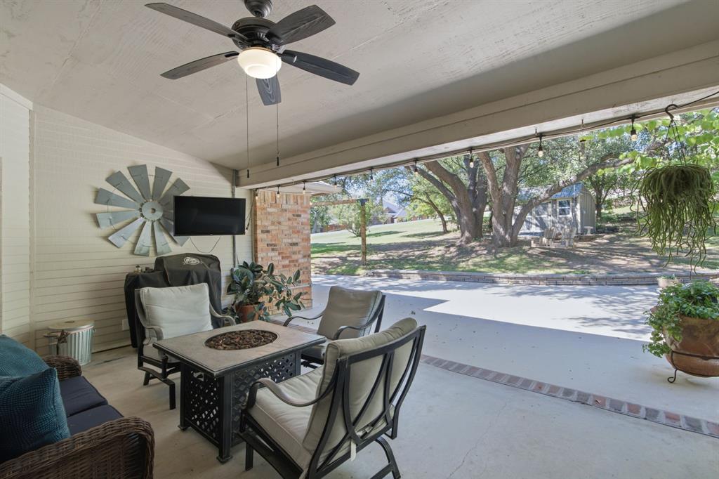 Covered porch, outdoor living area