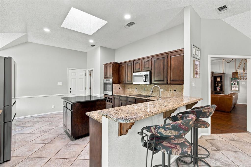 404 Aqua Vista Drive, Granbury, TX 76049