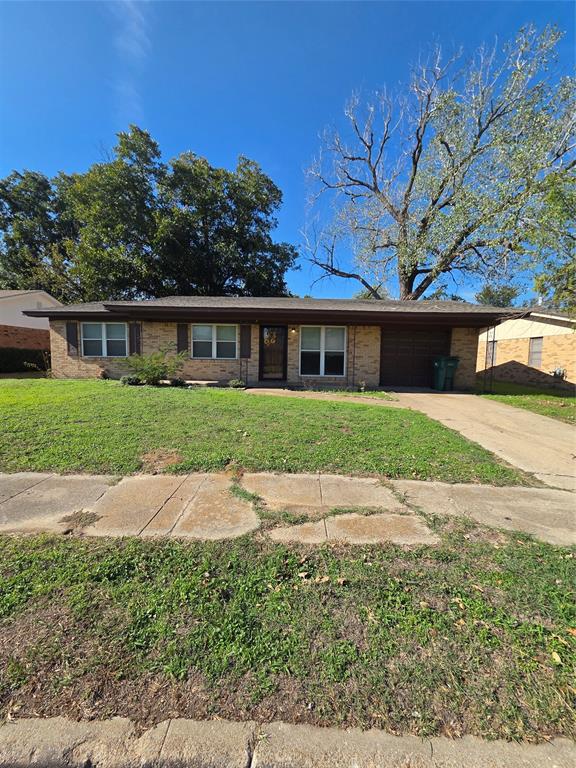 304 S Joyce Street, Lacy Lakeview, TX 76705