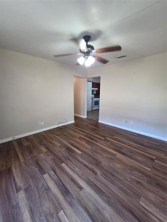 304 S Joyce Street, Lacy Lakeview, TX 76705