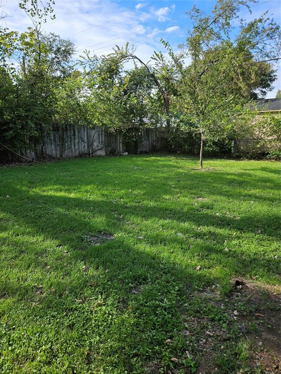 302 S Joyce Street, Lacy Lakeview, TX 76705