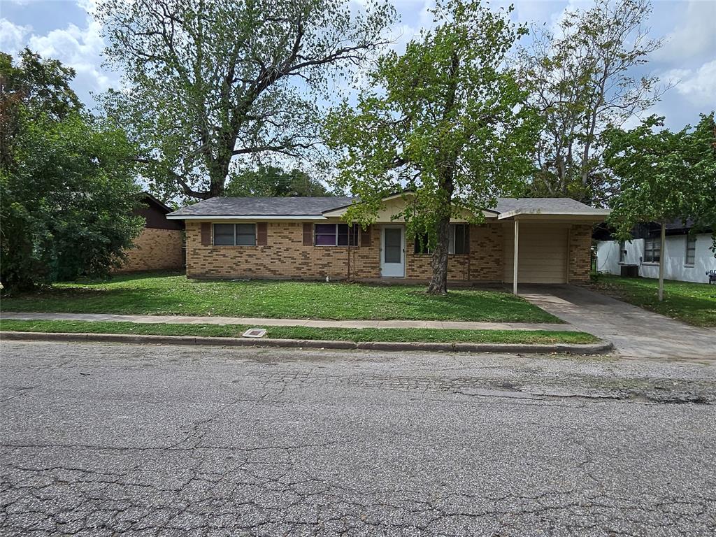 302 S Joyce Street, Lacy Lakeview, TX 76705 302 S Joyce Street, Lacy Lakeview, TX 76705